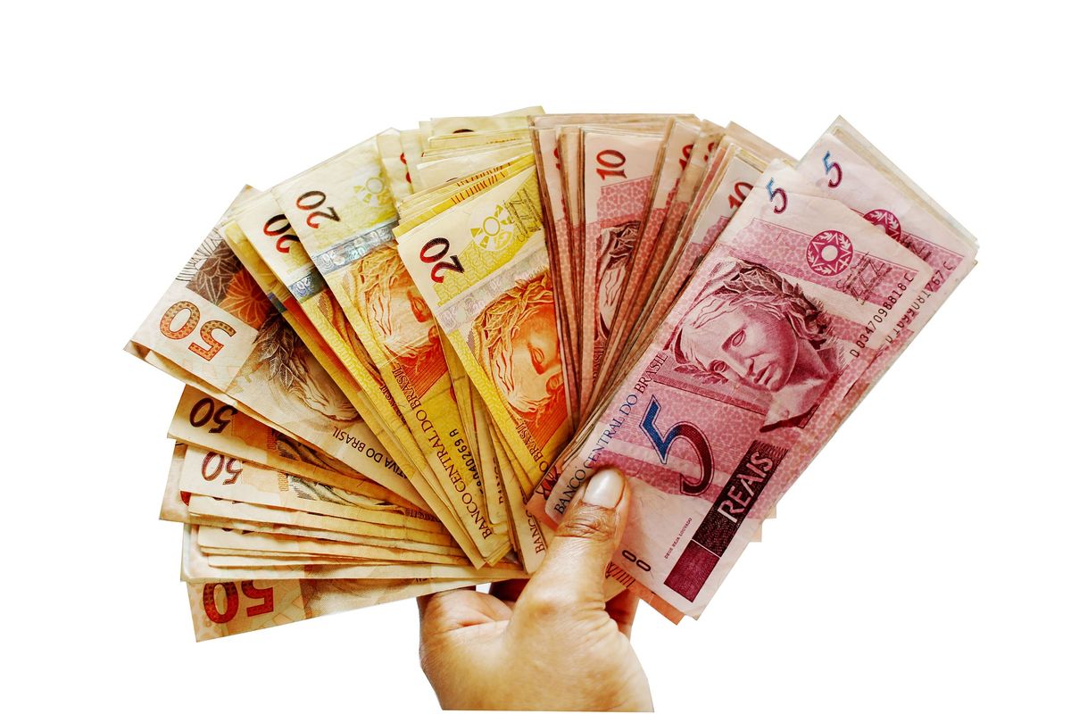 Should there be a maximum wage?